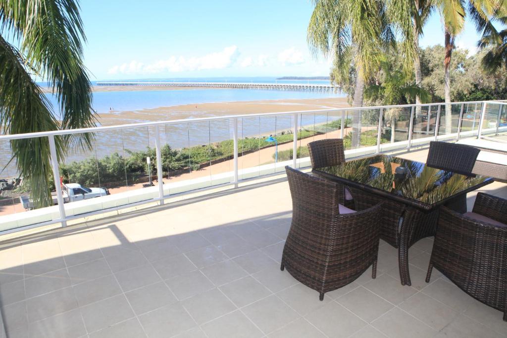 Pier Resort Urangan Exteriör bild