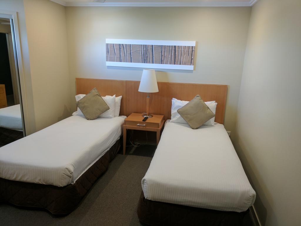 Pier Resort Urangan Exteriör bild