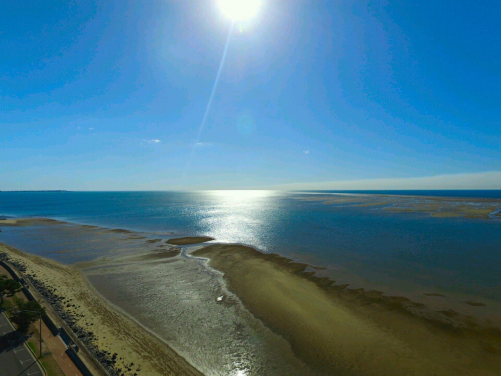 Pier Resort Urangan Exteriör bild