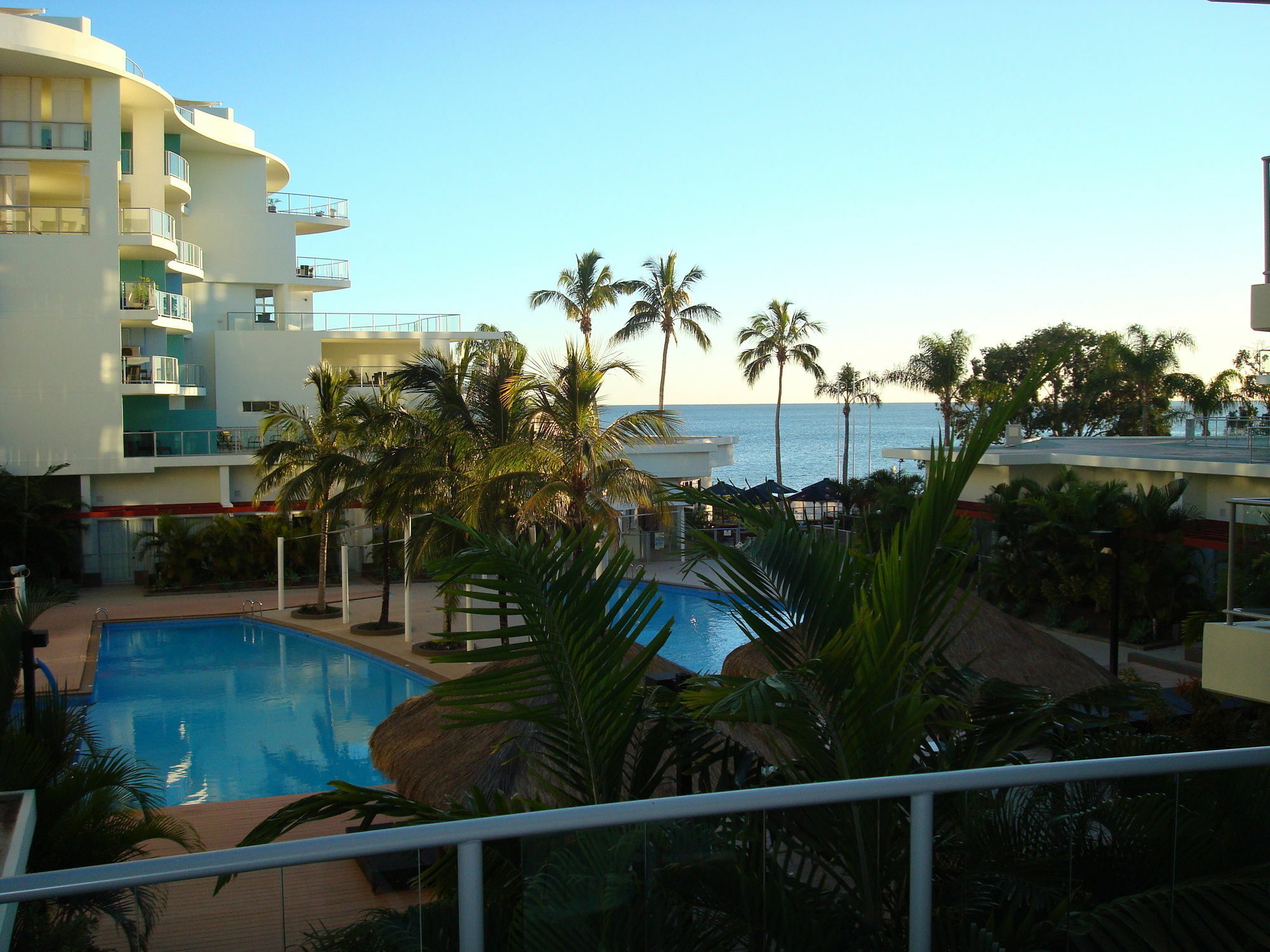 Pier Resort Urangan Exteriör bild