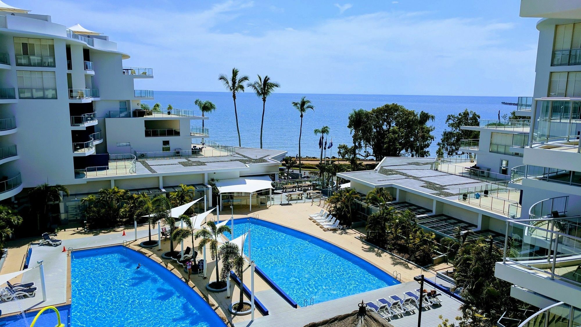 Pier Resort Urangan Exteriör bild
