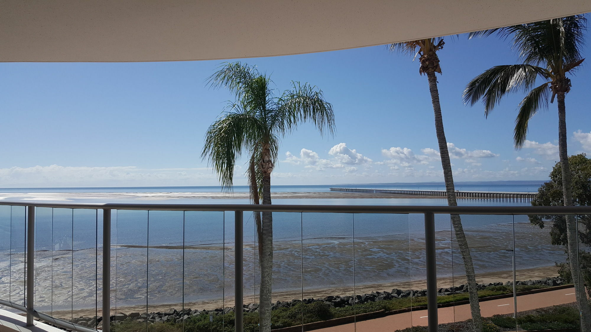 Pier Resort Urangan Exteriör bild